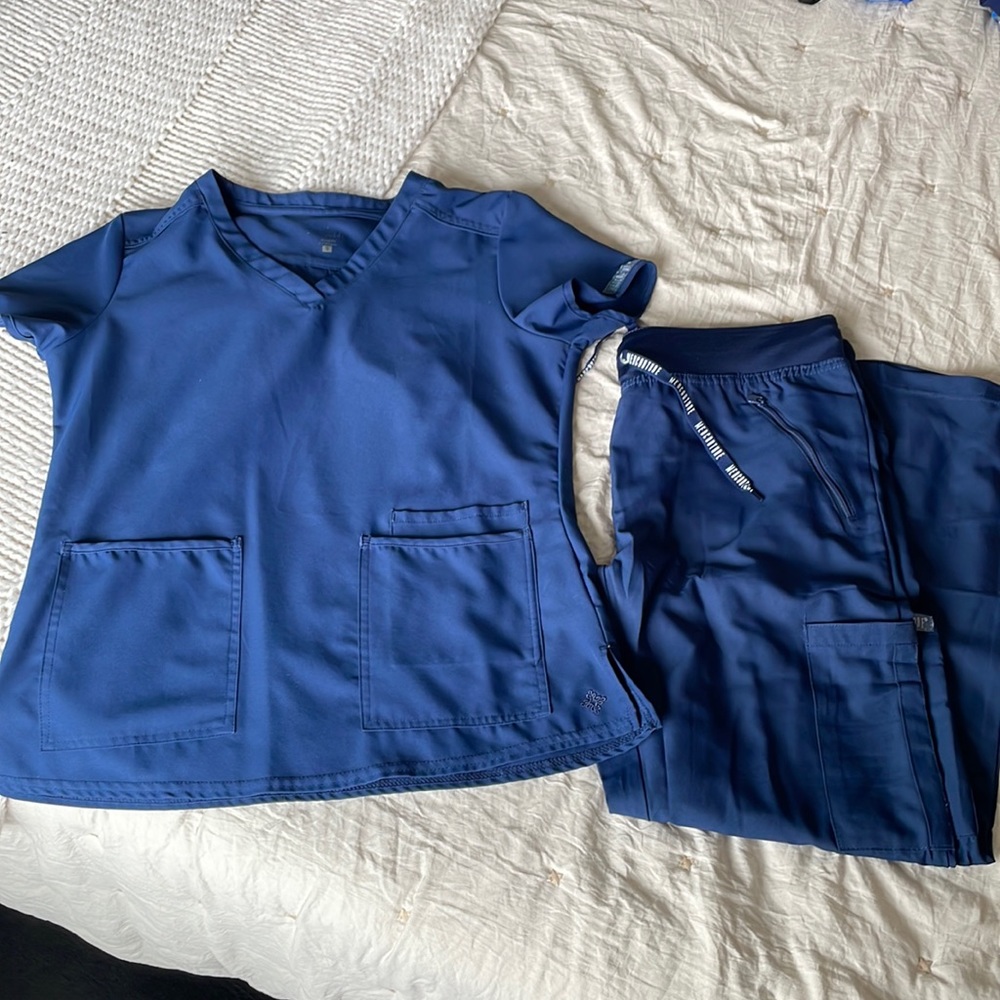 Medcouture scrubs set